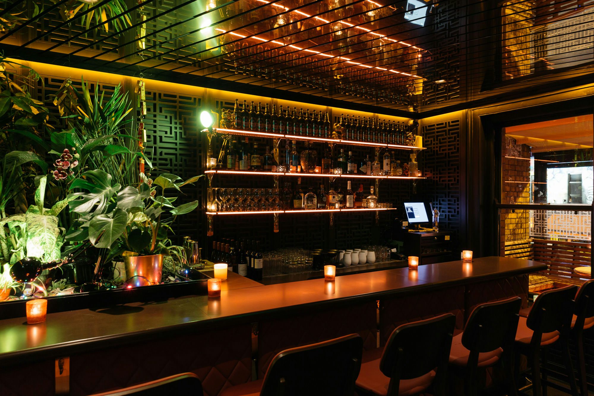 The Gold Bar 3D tour