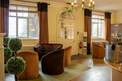 Oak Room 10