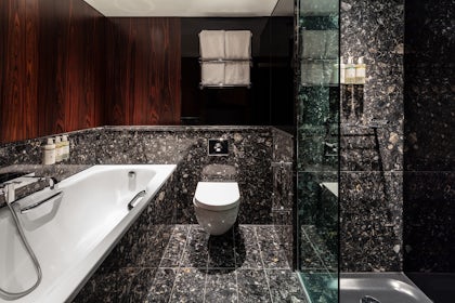 Halle Suite 21