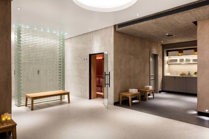 Royal Suite C 25