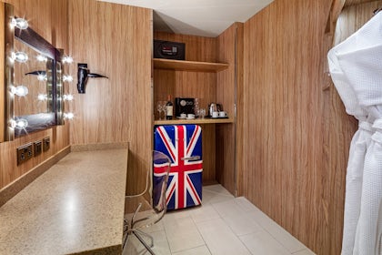 Private Suite 3 11