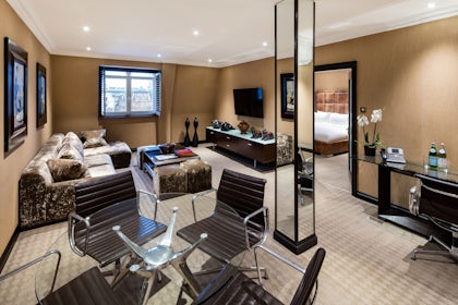 Private Suite 2 10