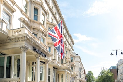 The Cromwell Suite 9