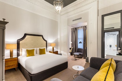 The Cromwell Suite 12