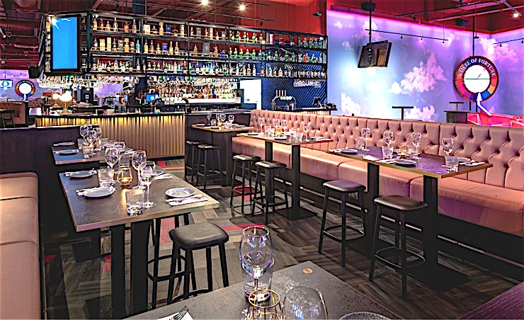 Area 3 **Puttshack Lakeside brings you great food, delicious cocktails, party vibes and world-class mini golf.**
So you’re throwing a party and you want your own Space to hang out with your guests, have a f