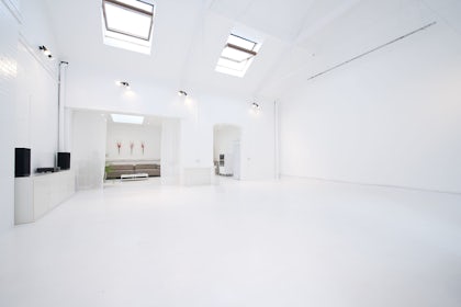 Six Photographic Studio 4