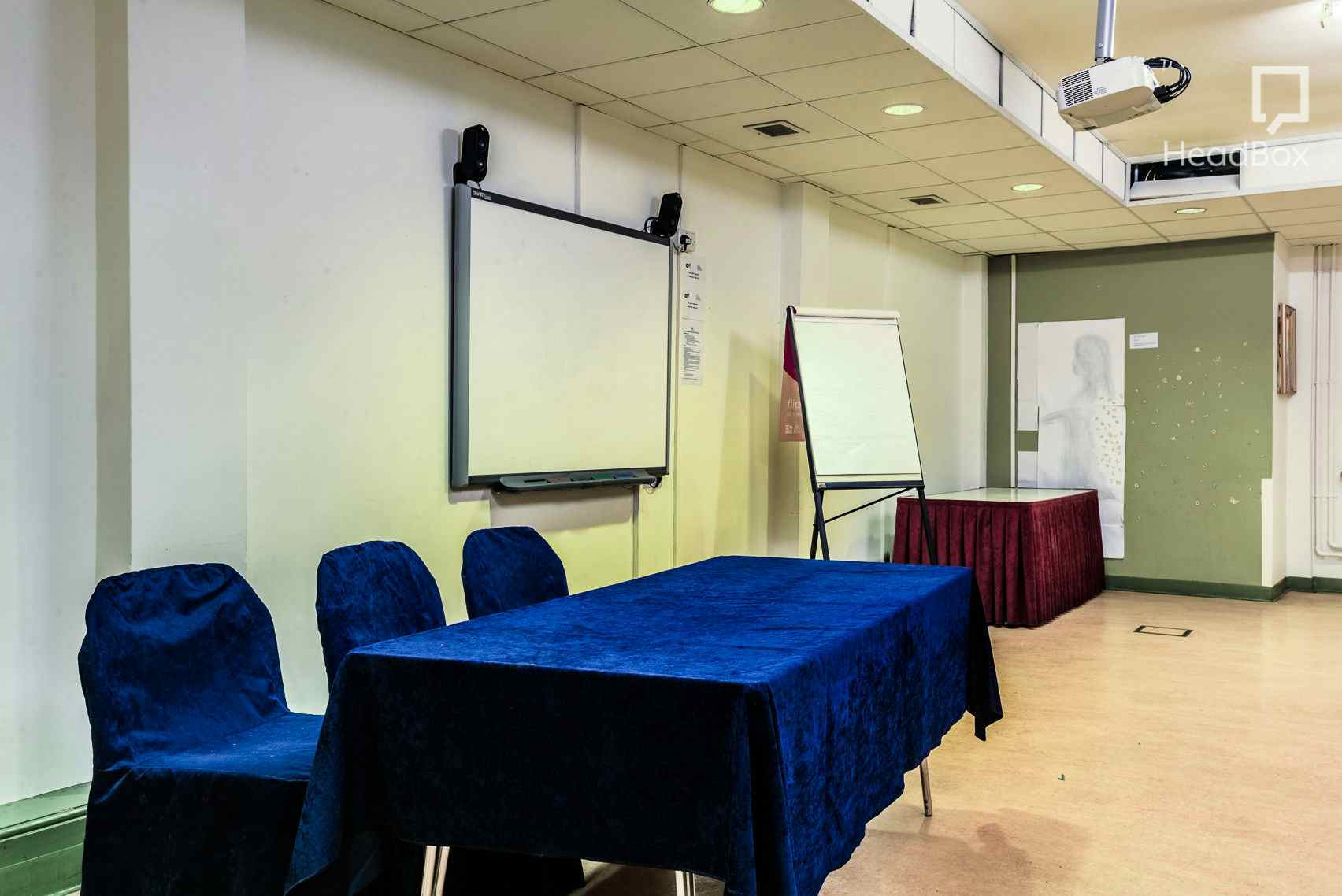 Ashley-Cooper Room 9