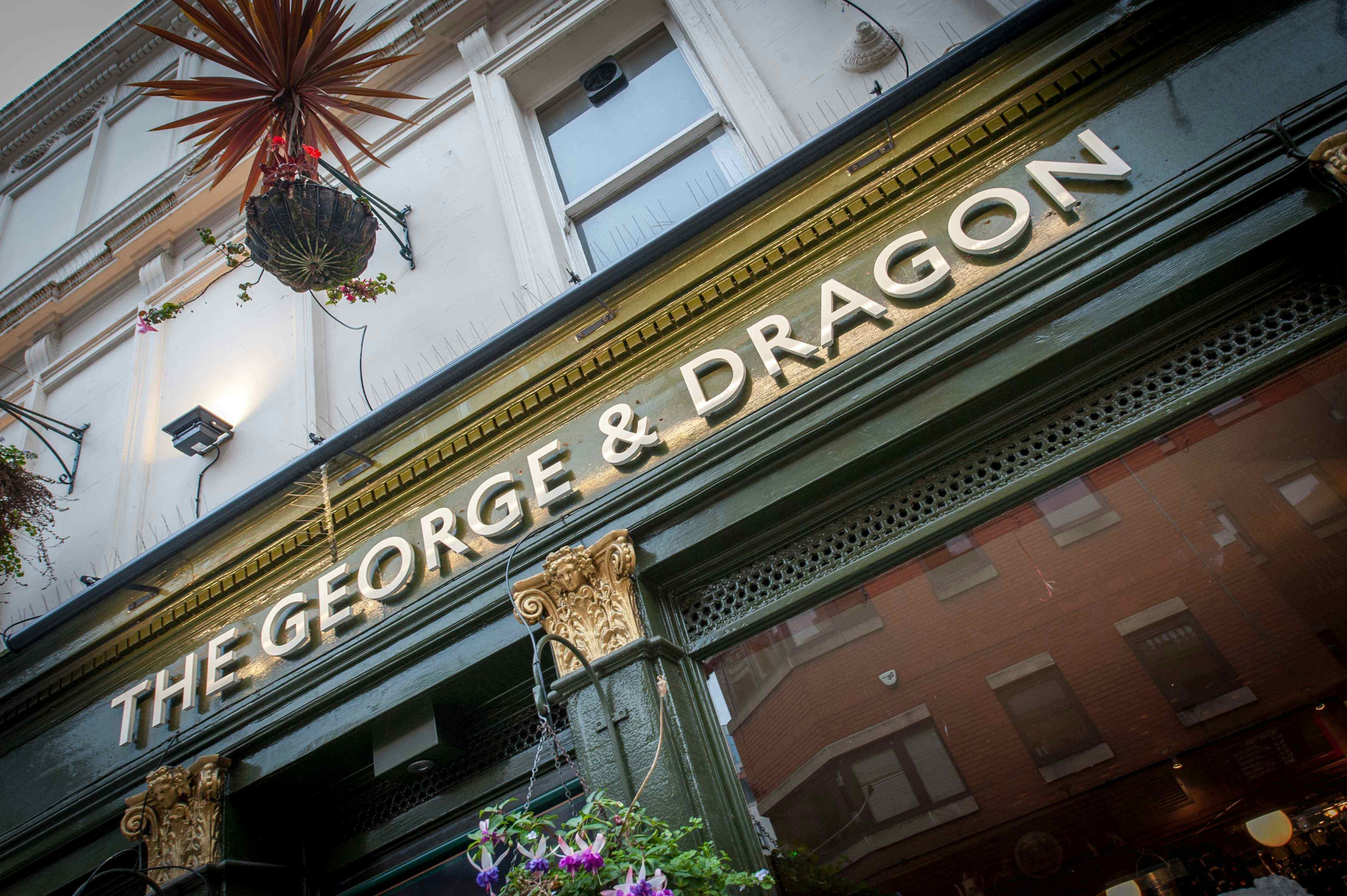 Entire Pub, George & Dragon
