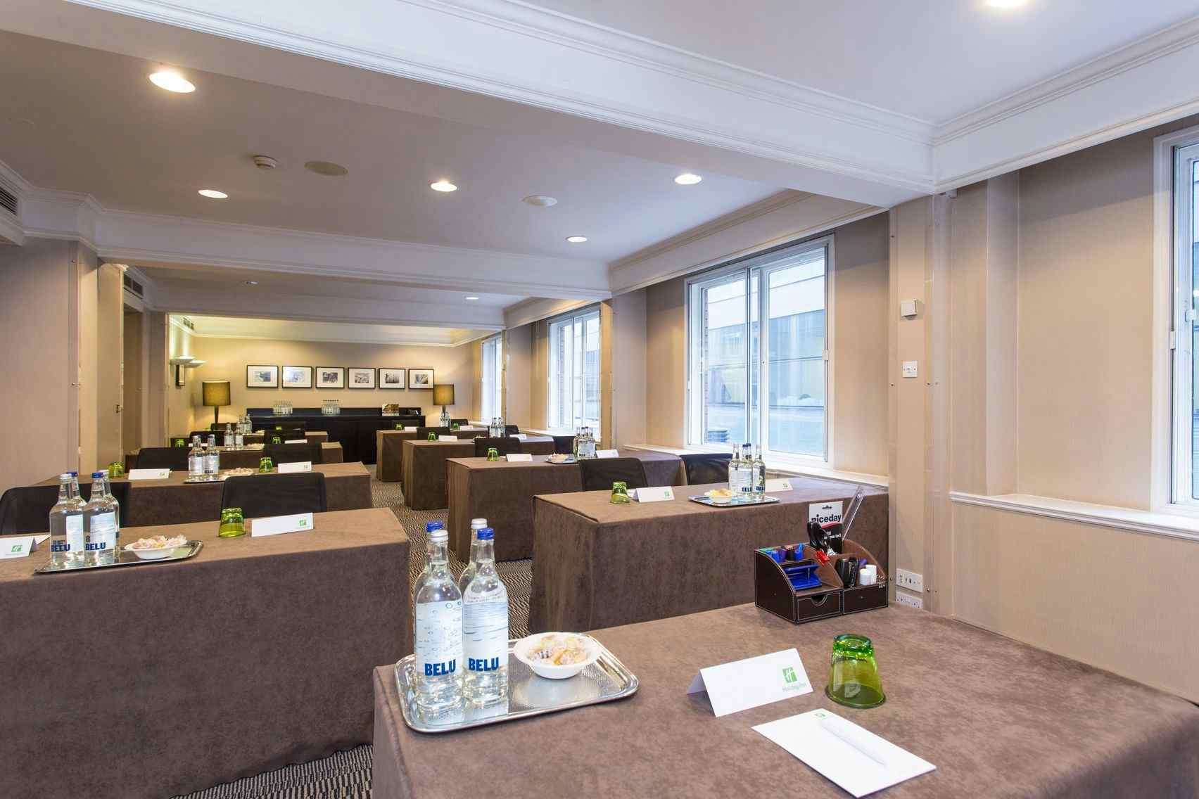 Book Stratton Suite at Holiday Inn London Mayfair. A ...