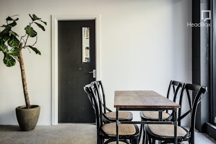 1000 Sq Ft Creative Space 18
