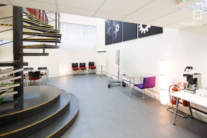 Pioneer Suite 10