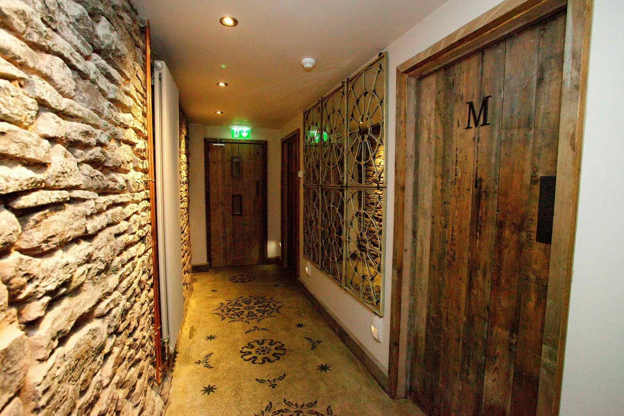 Dewsall Court and Gardens 15