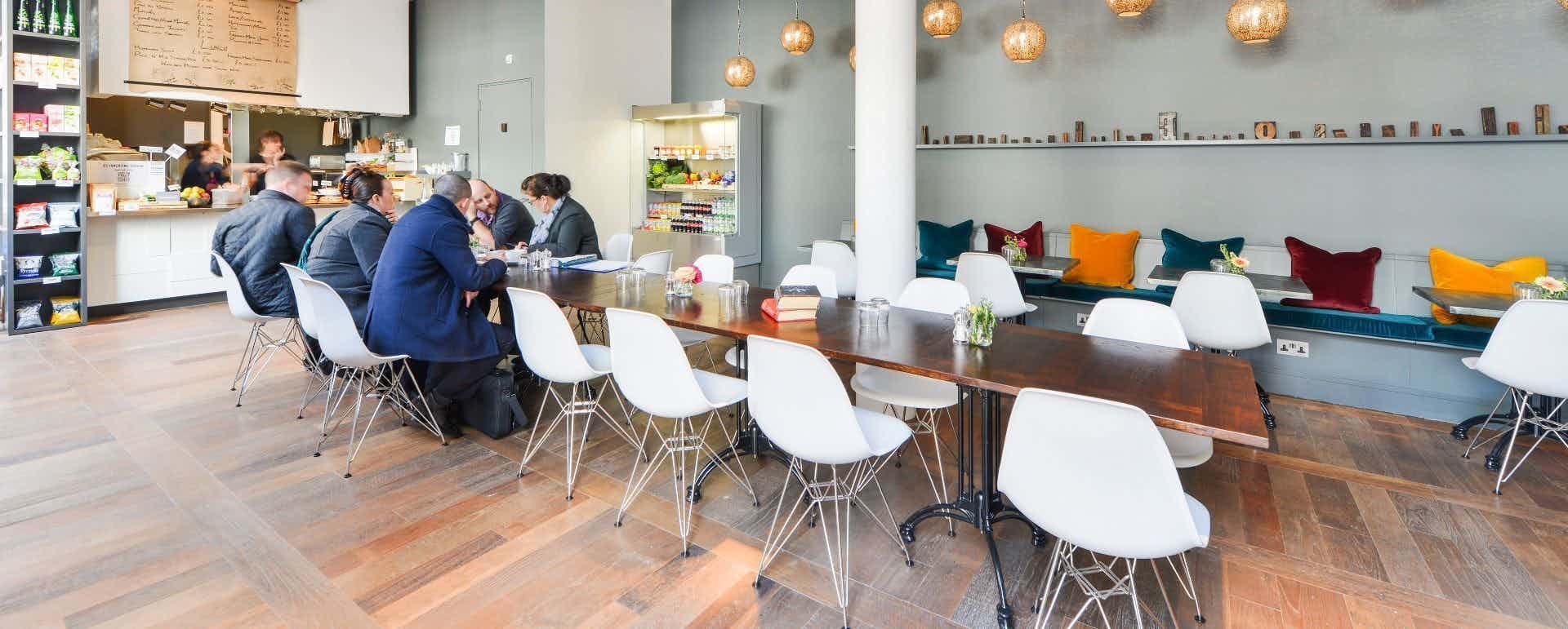 Day Hire, Restaurant 1