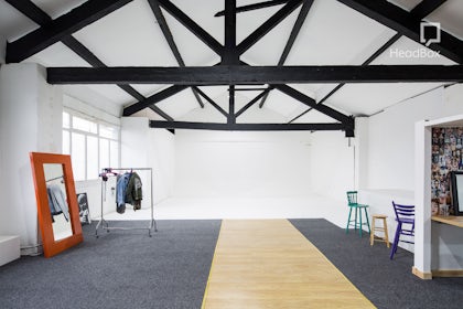 Studio 1 4