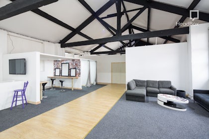 Studio 1 9