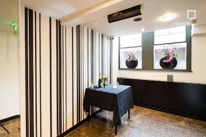 Charters Suite 11