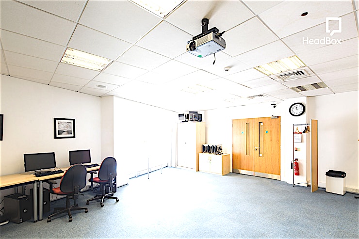 Conference Room 1 **Conference Room 1 at The Gateway Centre is the perfect venue hire for your next corporate event**
Ideal for meetings, presentations, conferences and workshops, Conference Room 1 can hold up to 3