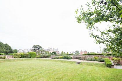 Reception & Dining Rooms 25