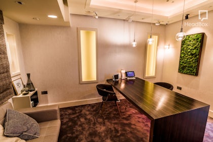 The Apartment Lounge 17