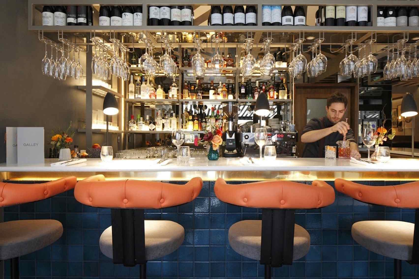 galley kitchen and bar islington