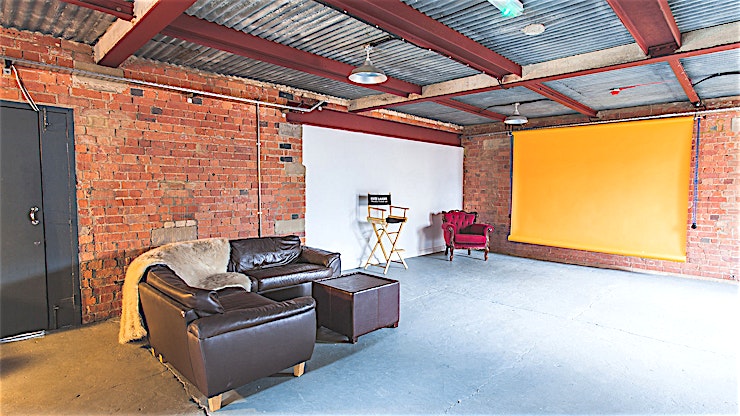 Shiny Studio Shiny Studio is a fully featured photography/videography studio situated in the heart of Northampton Town Centre. Just 5 minute walk from the train station and a big car park very close to the entranc