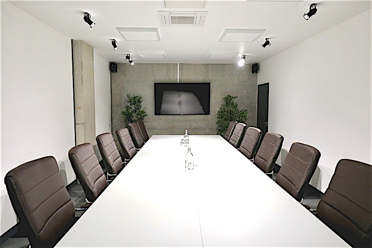 The Gallery The Gallery is a flexible and intimate setting that can seat up to 33 people and comes fitted with audiovisual equipment.
This space has a great private and professional atmosphere which is perfec