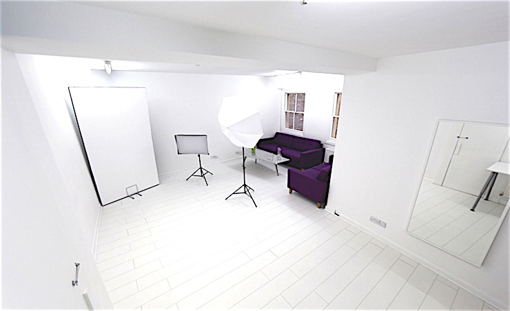 Studio 1 The studio specialises in Damp & Dry Hire. Whether you need the space for a photographic casting or to cast your next film please get in touch & one of our friendly Redbrick staff will be able to guid