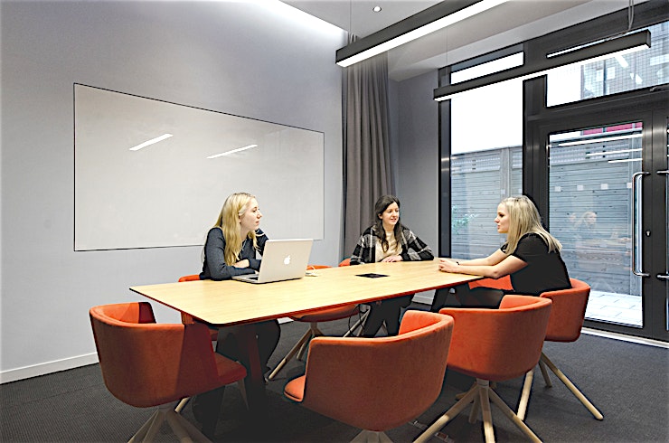 Lock **Hire the Lock at Workspace Vox Studios for one of the best meeting rooms London has to offer!**
One of our largest meeting rooms at Vox Studios, Lock can seat up to 10 people, and is finished with
