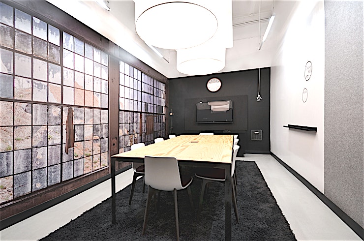 Elliott **Elliot is situated in a quiet part of the building, ensuring that your make or break pitch isn't interrupted.**
Designed with quirky features and photographic wallpaper, the room boasts a range