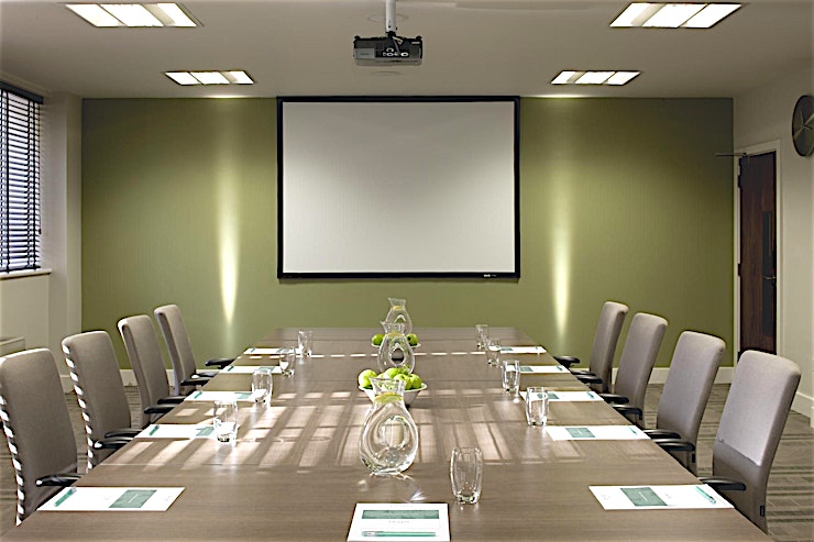 Aldwych/Shaf **You can hire the Aldwych and Shaf rooms at De Vere West One for one of the best medium sized meeting rooms London has to offer that's perfect for your next brainstorming session.**
West One is a
