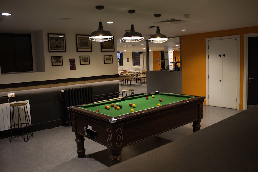 Guy's Bar 0
