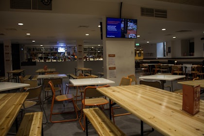 Guy's Bar 6