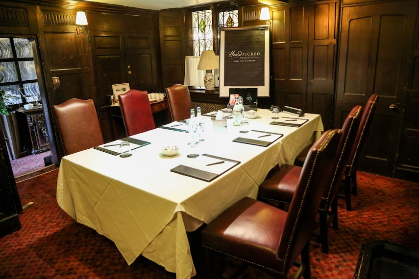 Oak Room 0