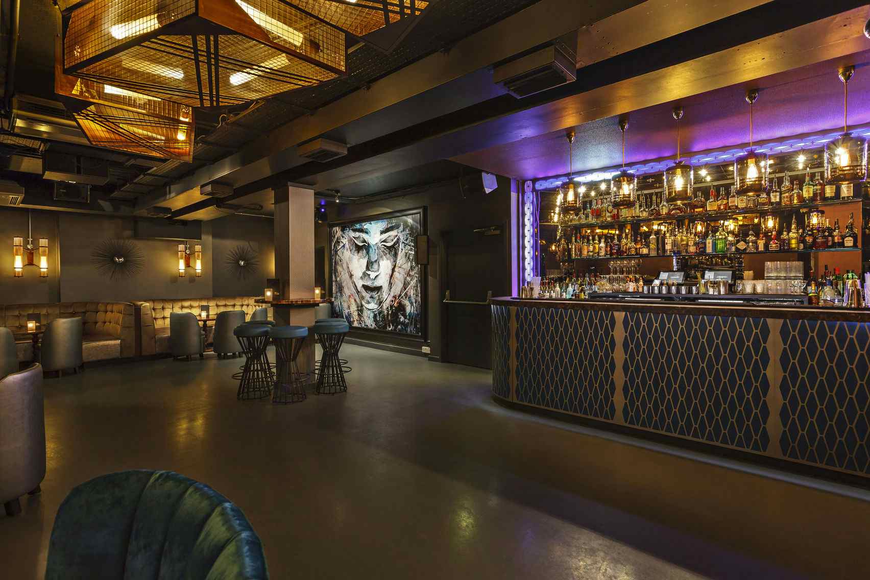 Book Martini Lounge, Dirty Martini Hanover Square (London) HeadBox