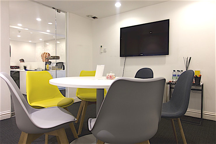 The Small Idea Room **IdeaSpace London is Clapham's No1 Coworking space, and The Small Idea Room is perfect for meeting room hire in London.**
The Small Idea Room can **hold up to 6** and has dry-erase inner walls all