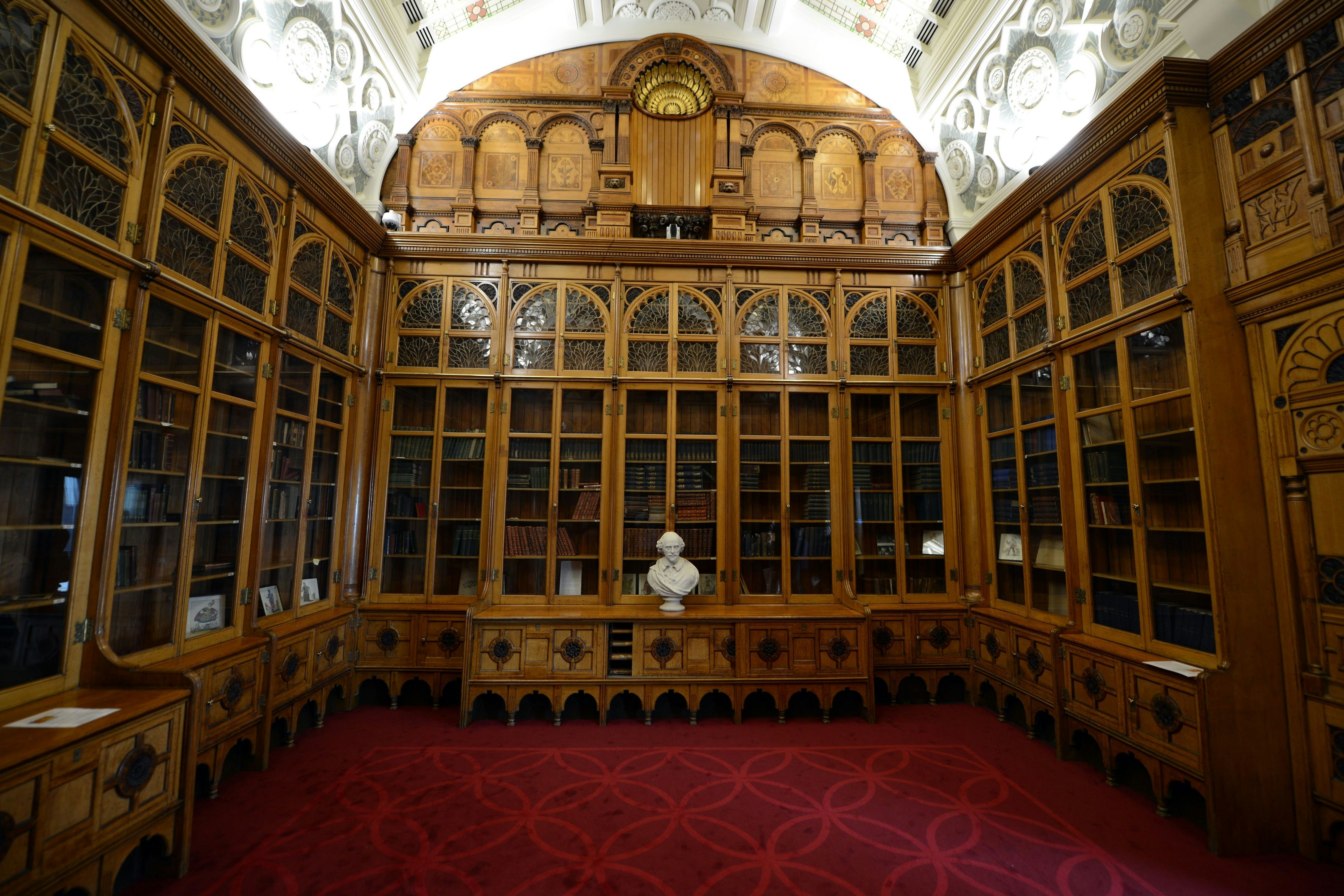 Shakespeare Memorial Room & Skyline 0