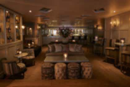 Cocktail Lounge Bar 13