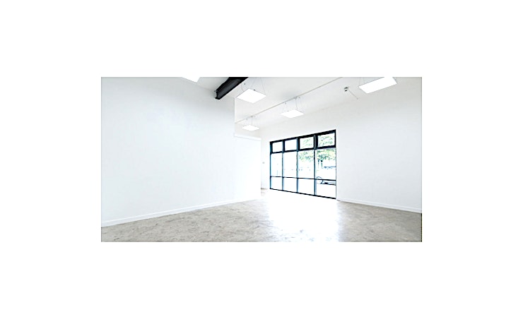 Gallery **Hire the Gallery at Many Studios for one of the best options for venue hire Glasglow has to offer!**
Nestled in the historic Barras Market, Many Studios offers a bright, airy and modern shop uni