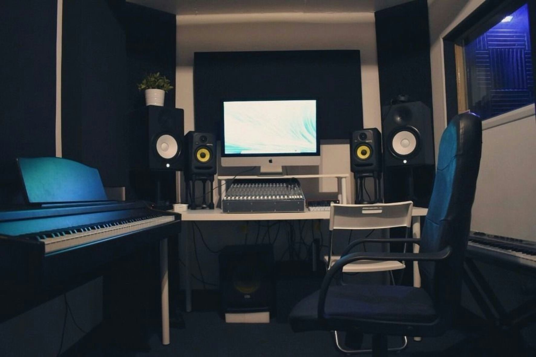 Hire Music Recording Studio and Rehearsal Space, Market Square Building,  London • HeadBox