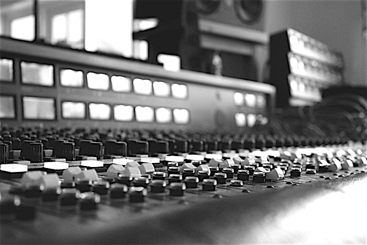 Southern Recording Club **Looking for a creative and inspiring recording studio? Southern Recording Club is available to hire**
Southern Recording Club is home of Producer/Engineer Dom DI Tommaso. Dom has worked in the in