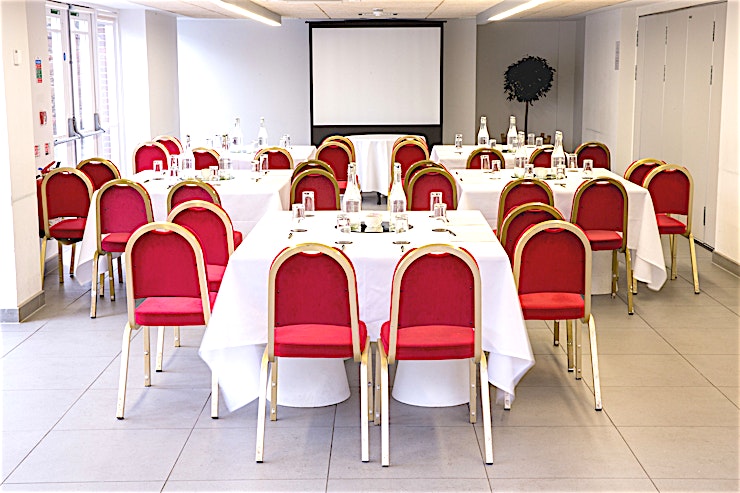 The Garden Room **Hire The Garden Room at ZSL London Zoo for one of the best options for unique venue hire London has to offer!**
Positioned next to the Terrace Restaurant to the side of the beautiful Georgian buil