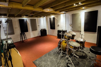Studio 2 2