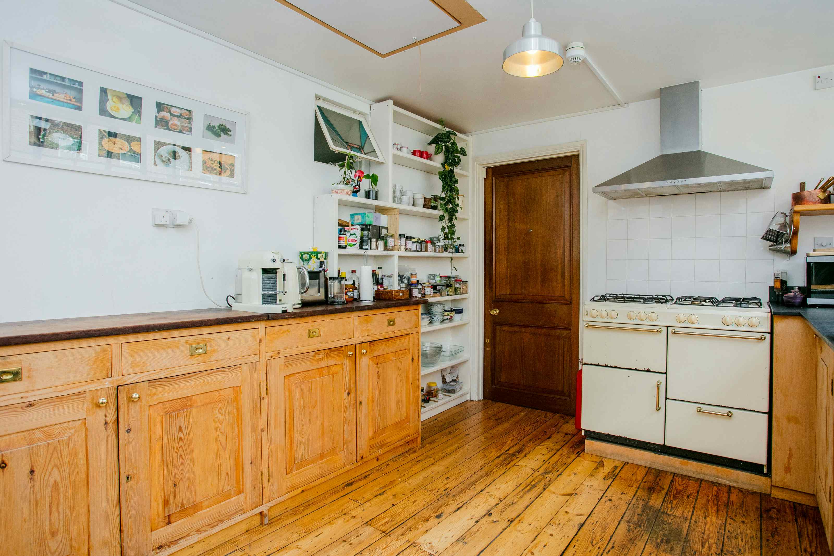 Photographic studio and studio kitchen 14