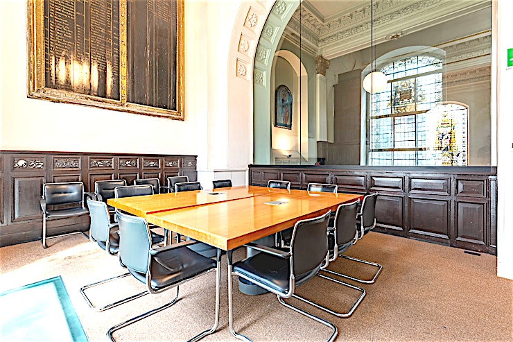 The Hub **A great option for meeting room hire London**
This impressive Wren Church was fully restored in 1703 and dates back to the 12th century.
The two adjoining meeting rooms have natural daylight a