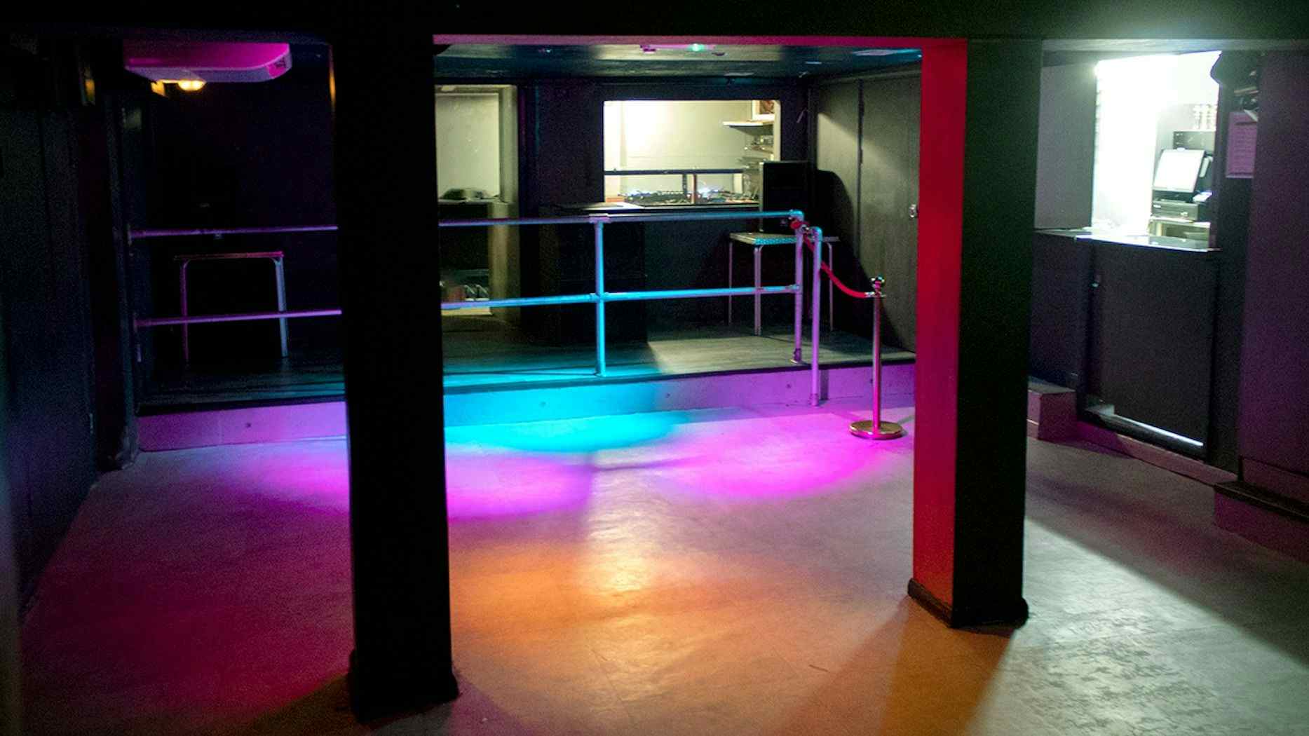 Cocktail Bar & Lounge, Dance Floor & Stage, The 588