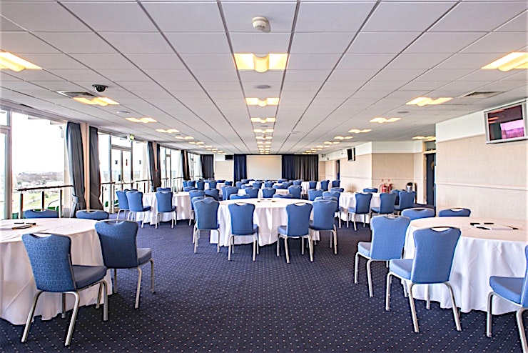 Solario Suite **Arrange your event in the style to suit you, and let Sandown Park Racecourse serve as the stunning setting for your next event**
The Solario Suite offers a versatile event Space, with a striking