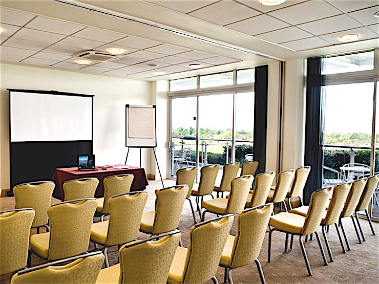 Eclipse Box Double **For the perfect meeting room hire, Eclipse Box Double at Sandown Park Racecourse is a fantastic choice.**
Founded in 1875, this venue has provided the backdrop to some of the greatest moments in