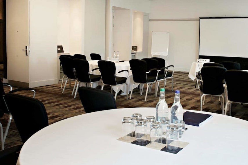 Meeting Room 9 3D tour