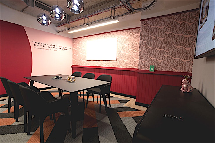 Pankhurst **A large Manchester meeting room equipped with everything you need to succeed.**
Located in central Manchester, this Space is neighboured by Piccadilly Gardens, the famed Northern Quarter, and Excha