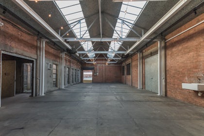 Atrium 6